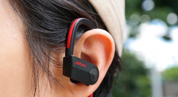 Проверьте, как правильно носить Bluetooth-гарнитуру на ухе
